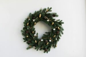 Illustrative winter wreath; not a photograph of the Clandeboye workshop or promised finished result.